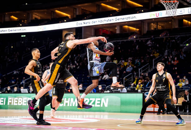 皮纳蒙蒂等 皮纳蒙蒂等