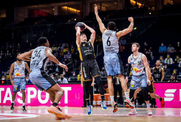 他不仅通过 他不仅通过